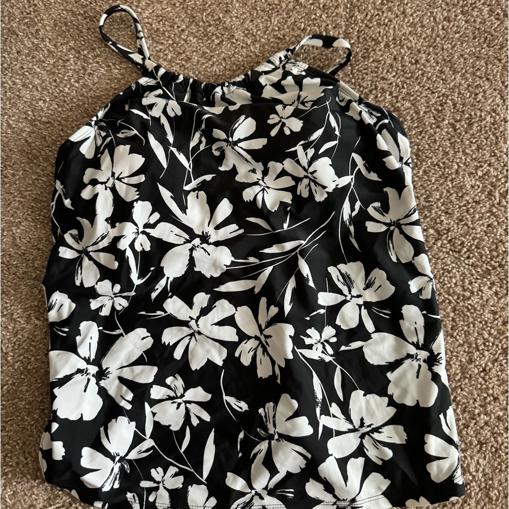 Island Escape Black w/ White Flowers Printed Cali Underwire Tankini - 10